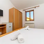 Sobe I Mareta Guest house Miholascica