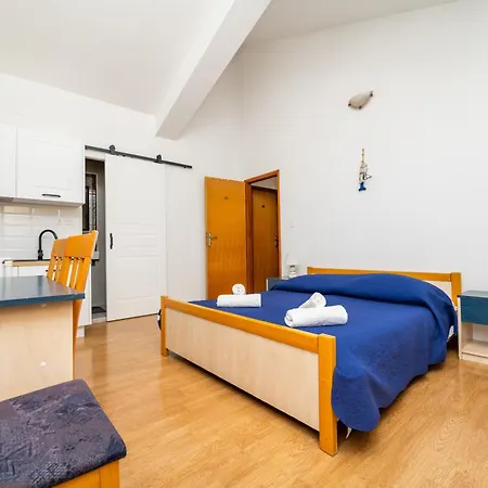 Guest house Sobe I Mareta Miholascica