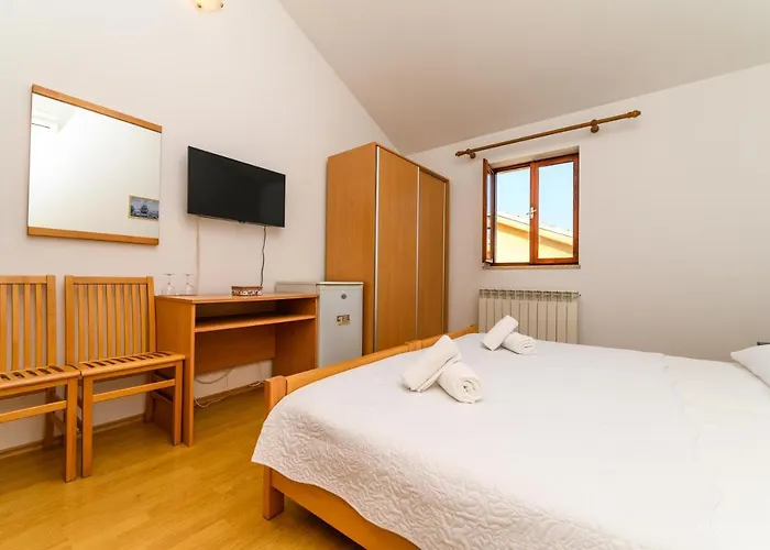 Sobe I Mareta 4* Miholašćica